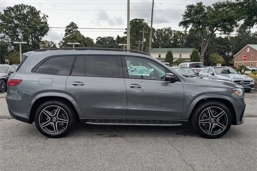 2026 Mercedes Benz GLS 450 4MATIC photo 1