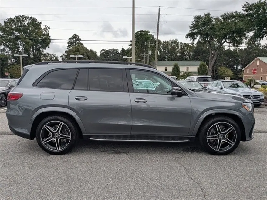 2026 Mercedes Benz GLS 450 4MATIC photo 1