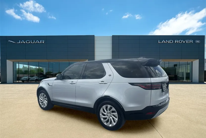 2024 Land Rover Discovery SE photo 1