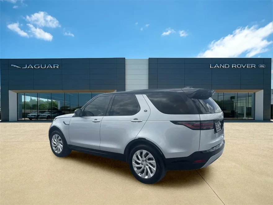2024 Land Rover Discovery SE photo 1