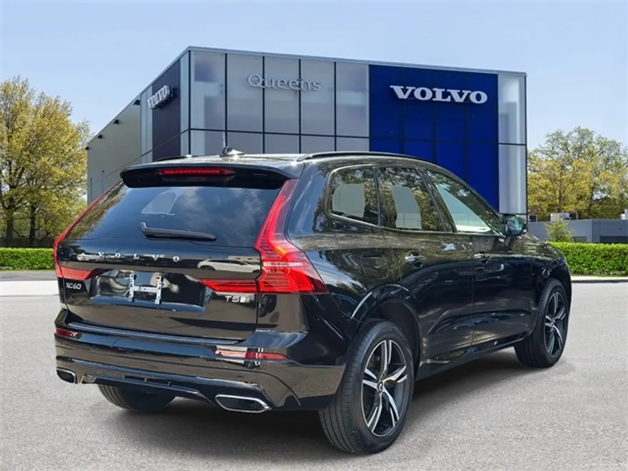 2020 Volvo XC60 T5 R-Design photo 1