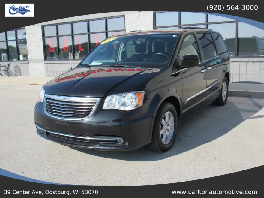 2011 Chrysler Town & Country Touring photo 1