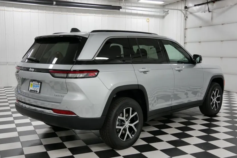 2025 Jeep Grand Cherokee Limited photo 1