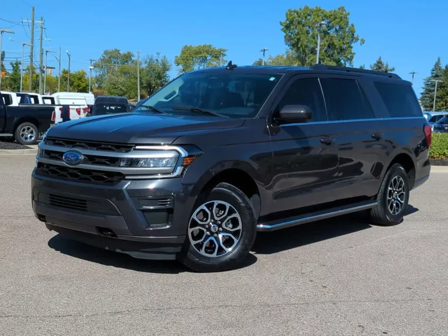 2023 Ford Expedition MAX XLT photo 1