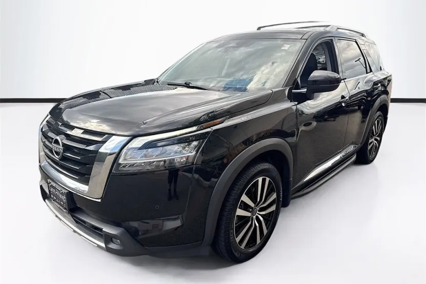 2023 Nissan Pathfinder Platinum photo 1
