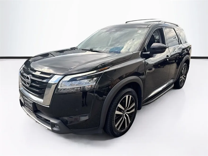 2023 Nissan Pathfinder Platinum photo 1