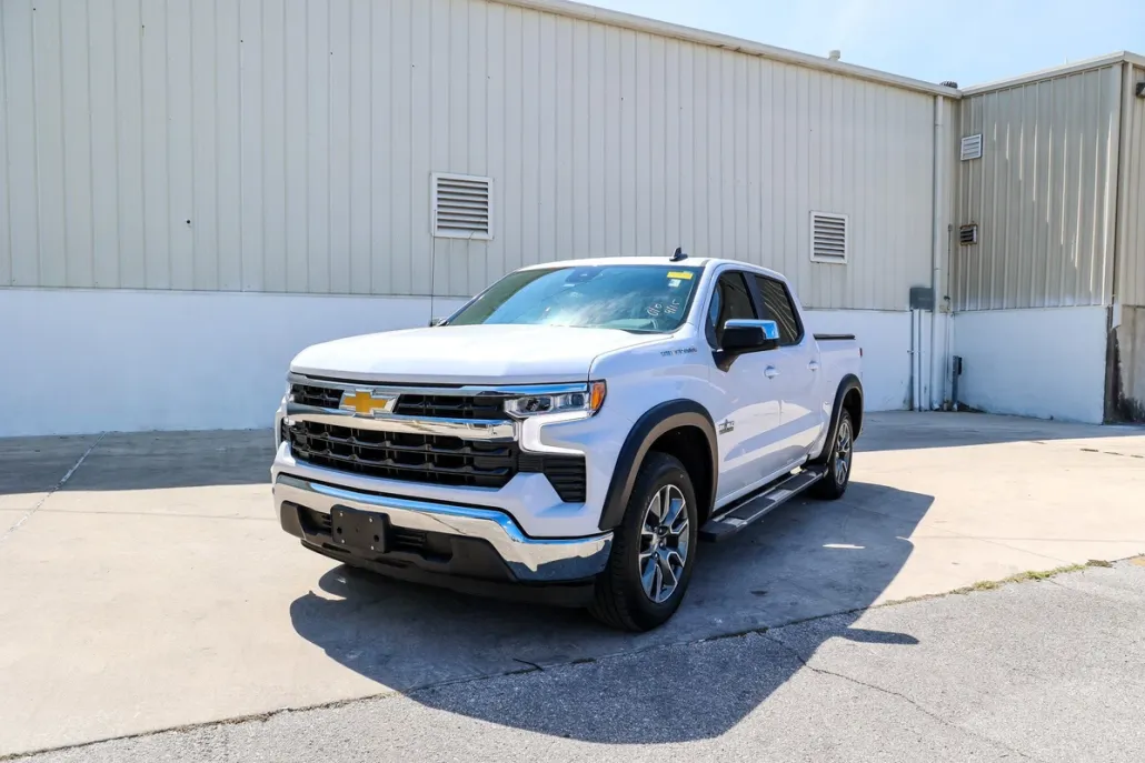 2024 Chevrolet Silverado 1500 LT photo 1