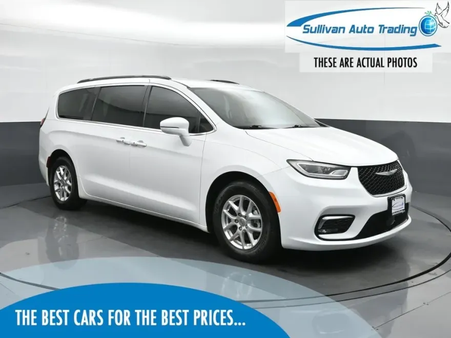 2022 Chrysler Pacifica Touring L photo 1