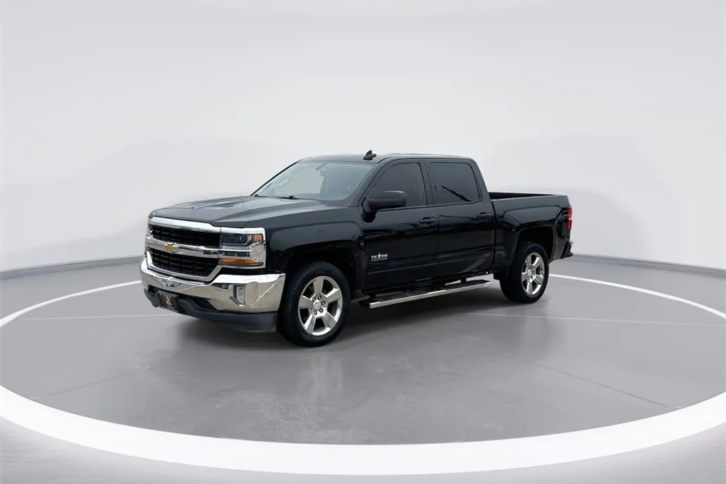2017 Chevrolet Silverado 1500 LT photo 1