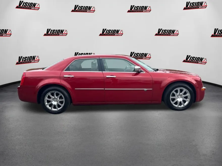 2010 Chrysler 300 C photo 1