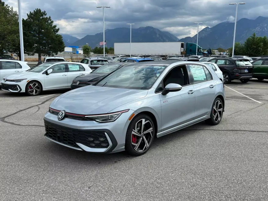 2025 Volkswagen Golf GTI SE photo 1