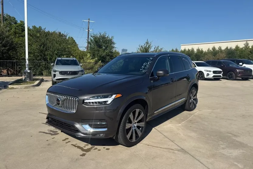 2024 Volvo XC90 B5 Plus photo 1