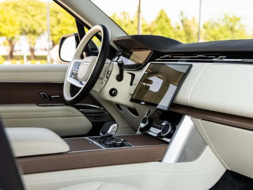 2023 Land Rover Range Rover SE photo 40