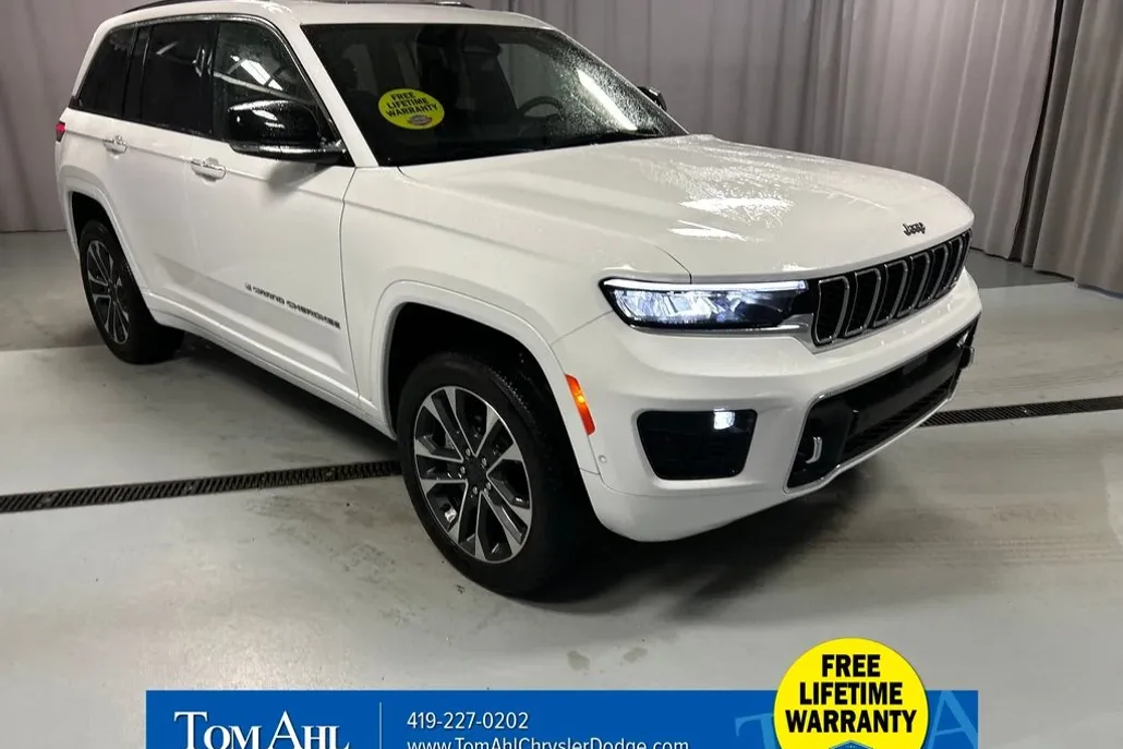 2023 Jeep Grand Cherokee Overland photo 1