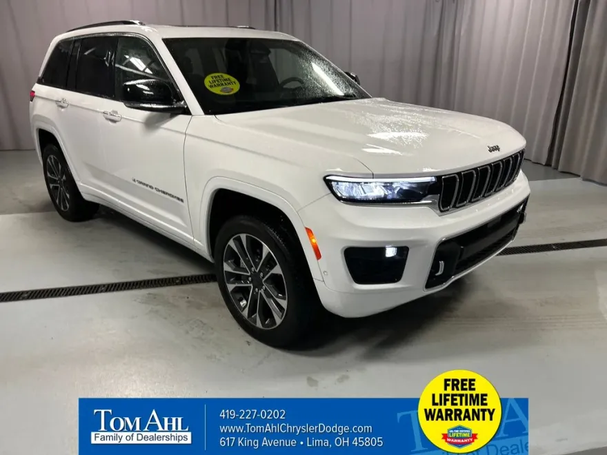 2023 Jeep Grand Cherokee Overland photo 1