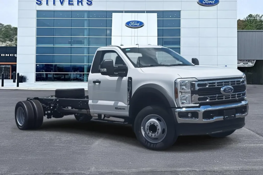 2025 Ford F-600 photo 1