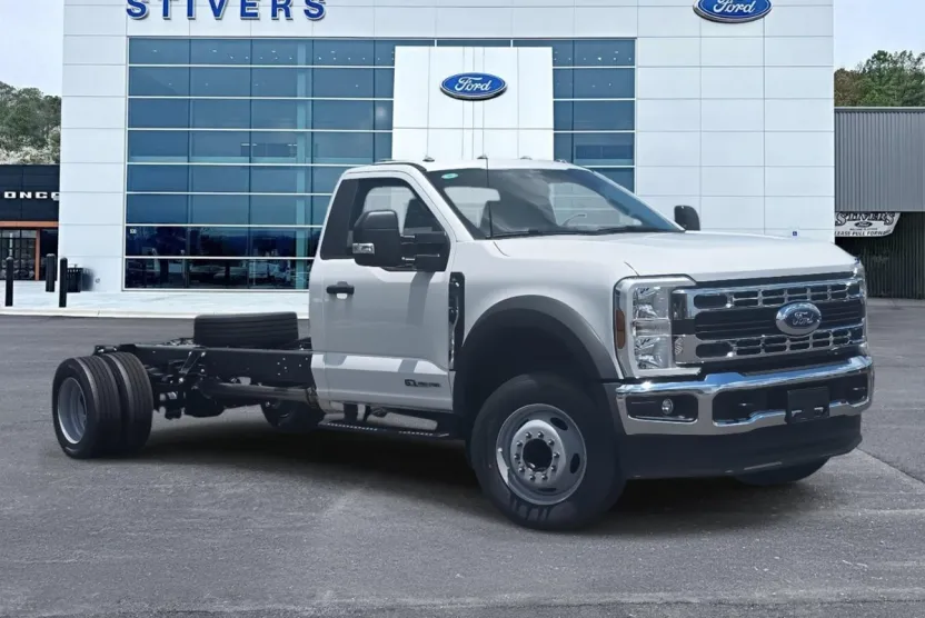 2025 Ford F-600 photo 1