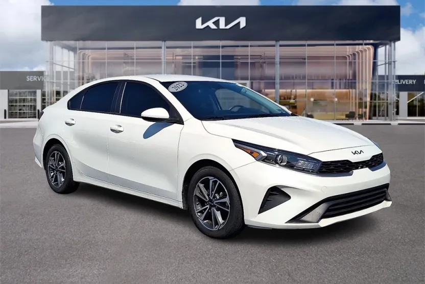 2022 Kia Forte LXS photo 1