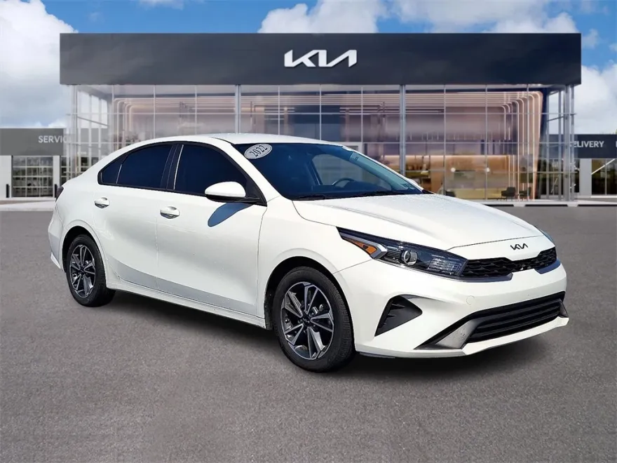 2022 Kia Forte LXS photo 1