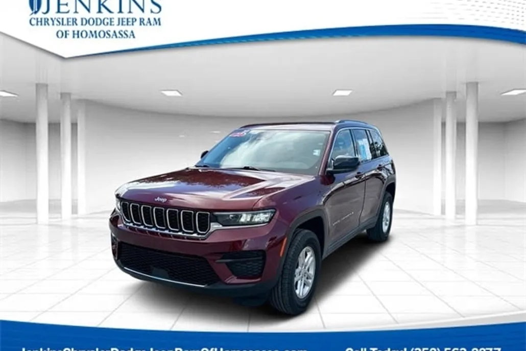 2022 Jeep Grand Cherokee Laredo photo 1
