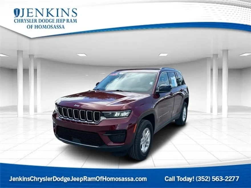 2022 Jeep Grand Cherokee Laredo photo 1
