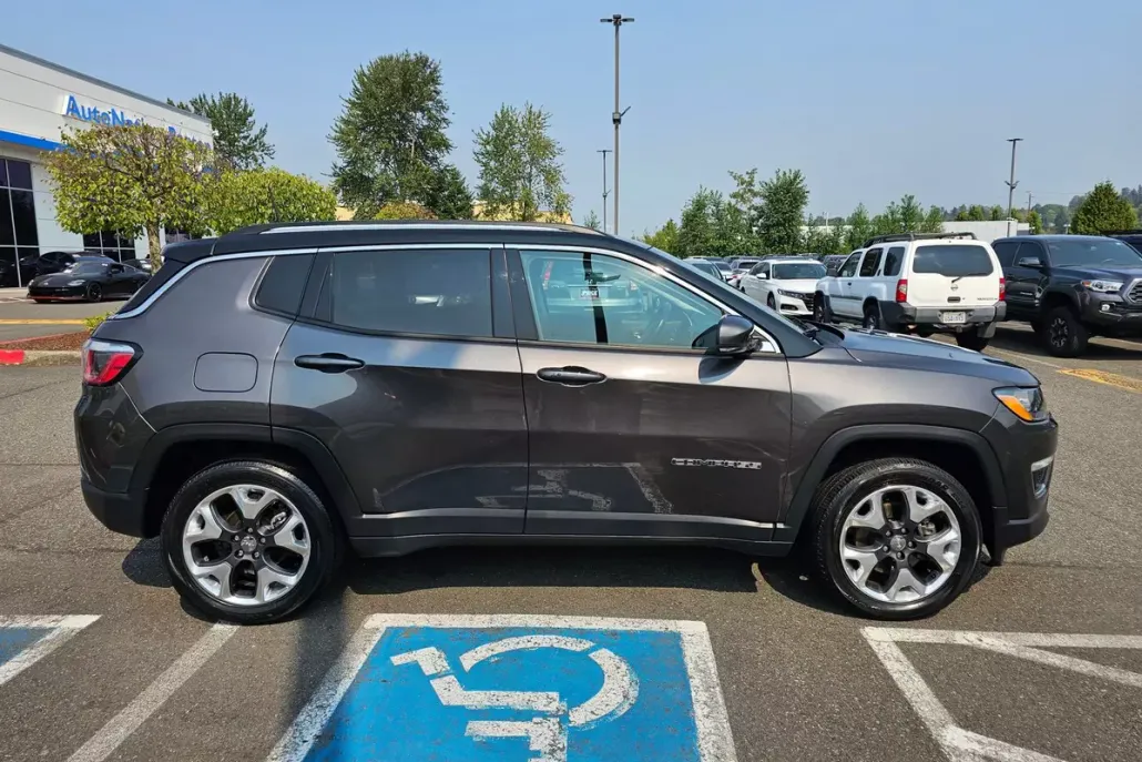 2018 Jeep Compass Limited photo 1