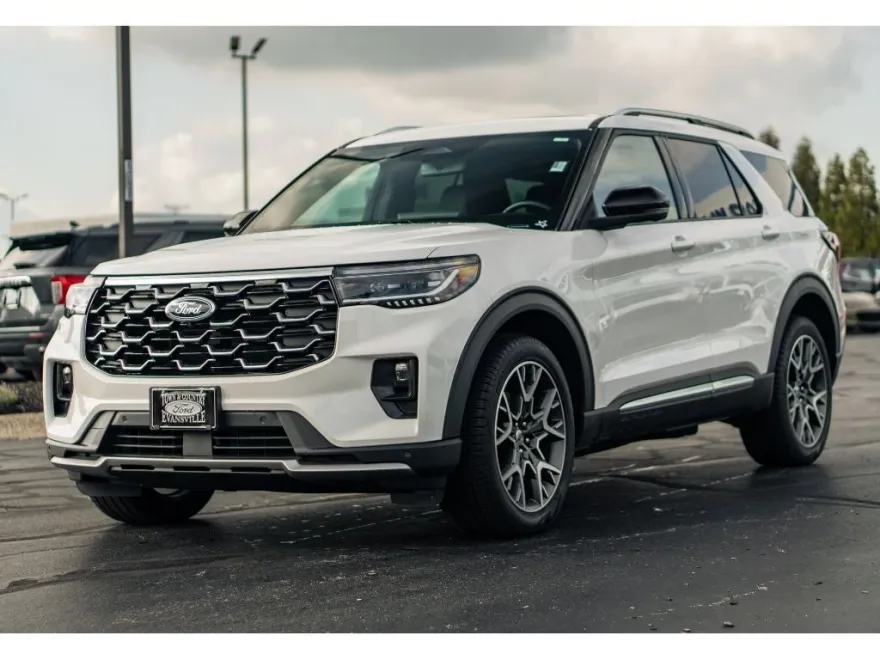 2025 Ford Explorer Platinum photo 1