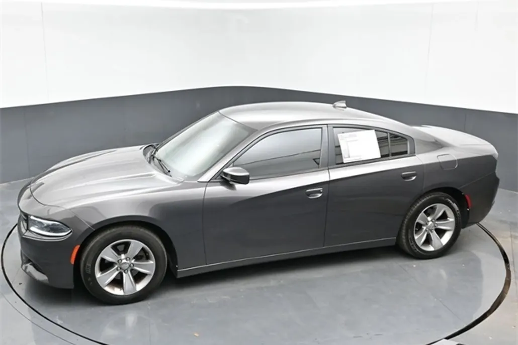 2015 Dodge Charger SXT photo 1