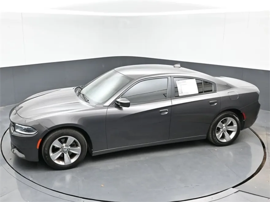 2015 Dodge Charger SXT photo 1