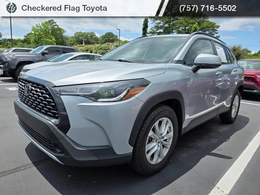 2024 Toyota Corolla Cross LE photo 1