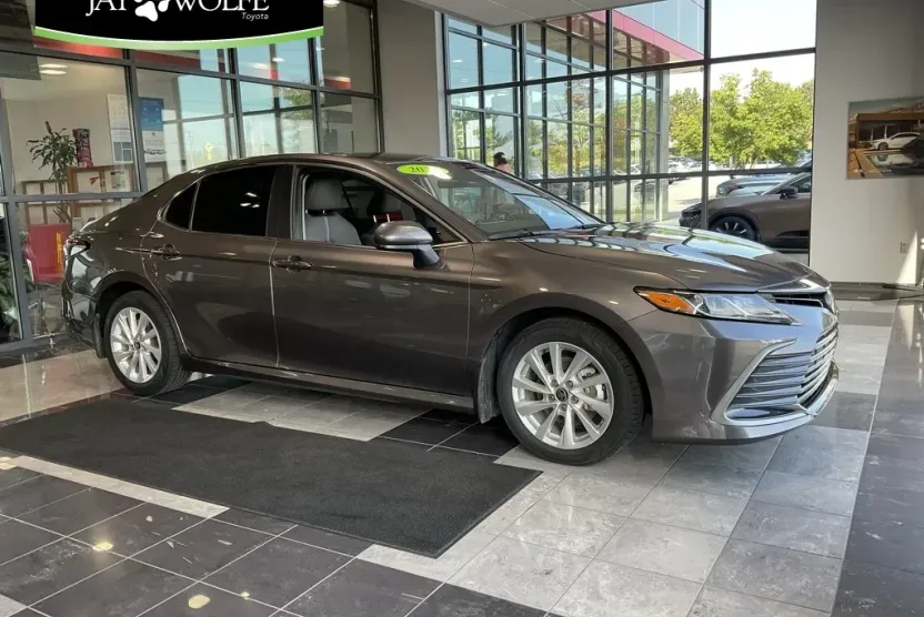 2023 Toyota Camry LE photo 1