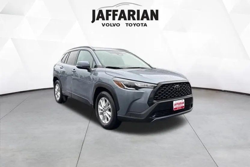2023 Toyota Corolla Cross LE photo 1