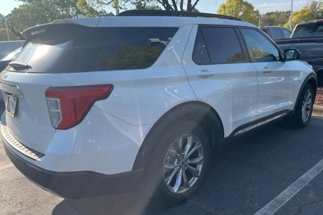 2023 Ford Explorer XLT photo 1