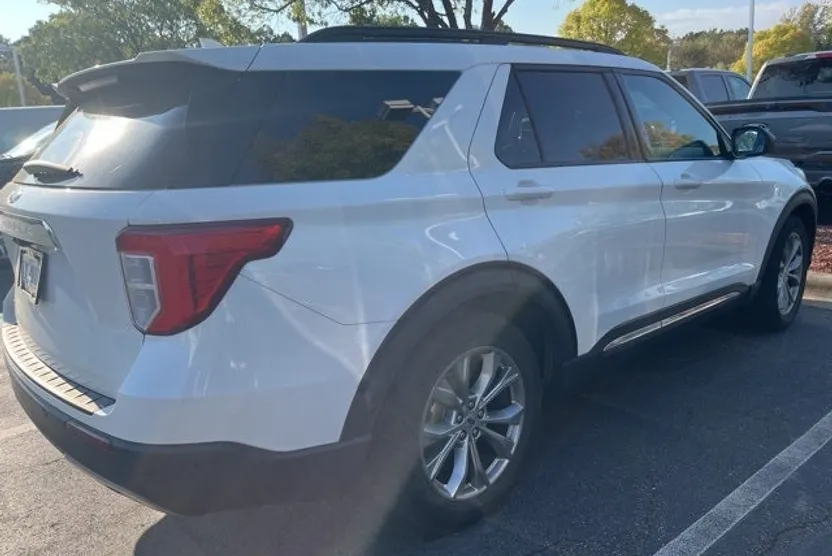 2023 Ford Explorer XLT photo 1