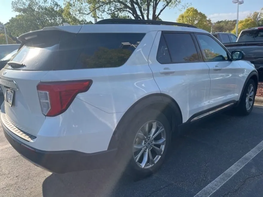 2023 Ford Explorer XLT photo 1