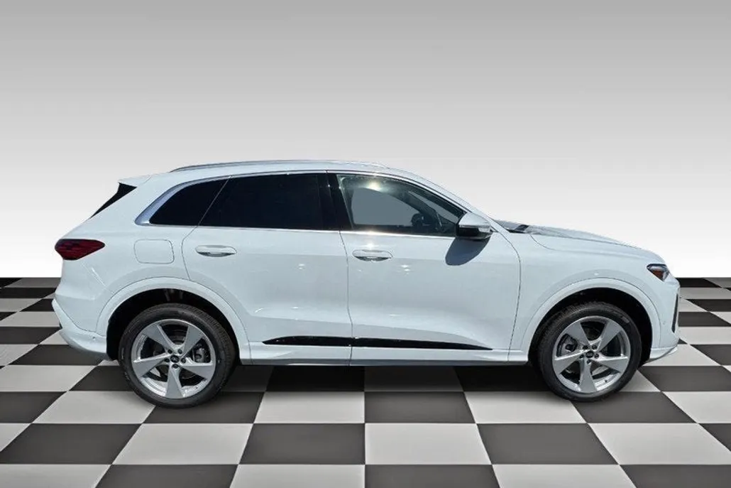 2025 Audi Q5 Premium Plus photo 1