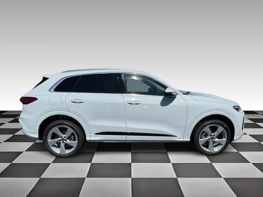 2025 Audi Q5 Premium Plus photo 1