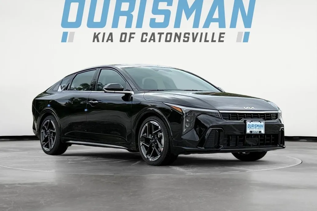 2025 Kia K4 GT-Line photo 1