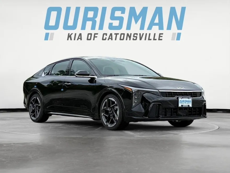 2025 Kia K4 GT-Line photo 1