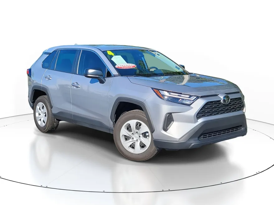 2024 Toyota RAV4 LE photo 1