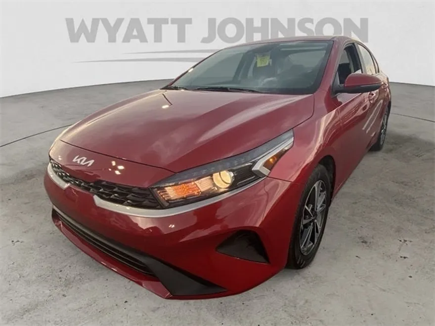2023 Kia Forte LXS photo 1