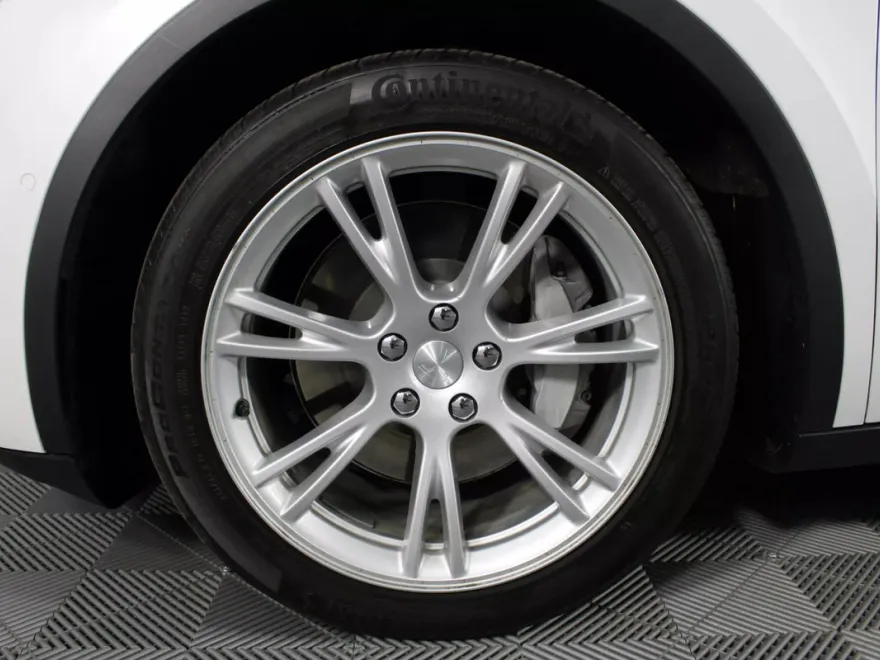 2020 Tesla Model Y Long Range photo 30