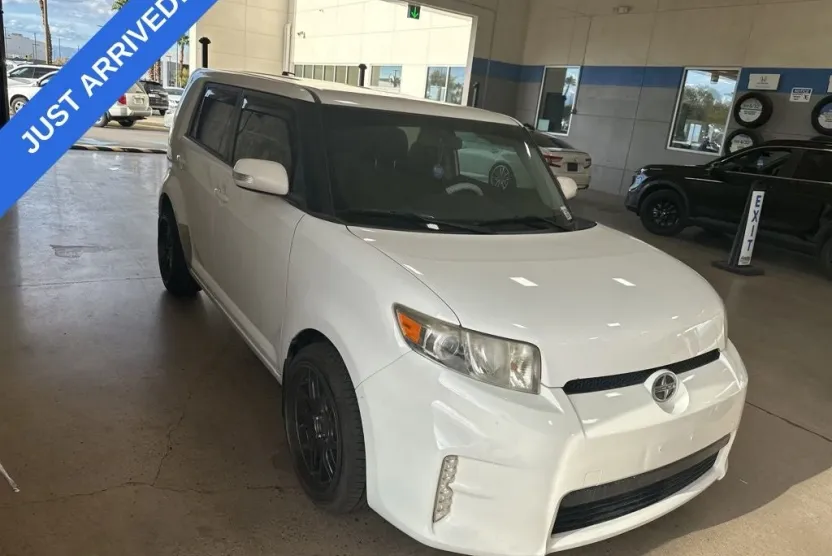 2014 Scion xB Base photo 1