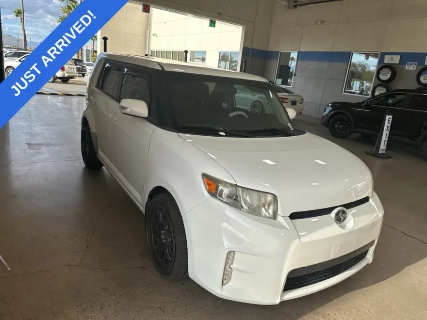 2014 Scion xB Base photo 1
