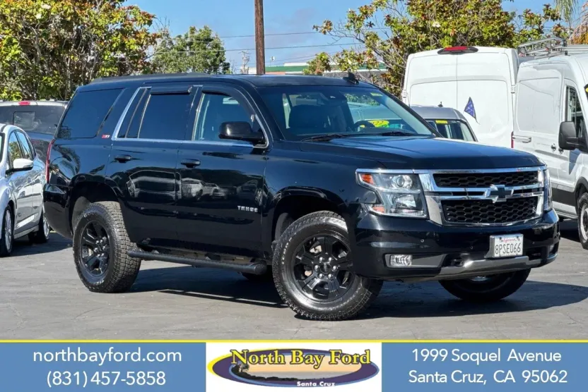 2017 Chevrolet Tahoe LT photo 1