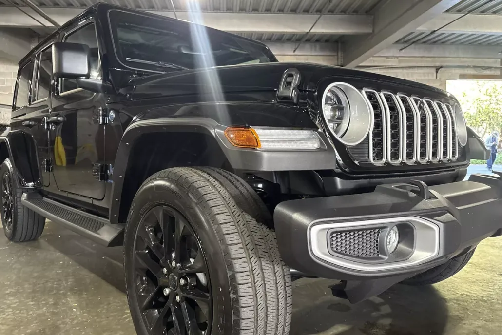 2025 Jeep Wrangler 4xe Sahara photo 1