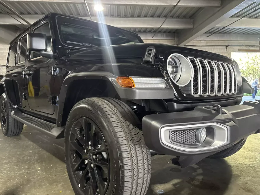 2025 Jeep Wrangler 4xe Sahara photo 1