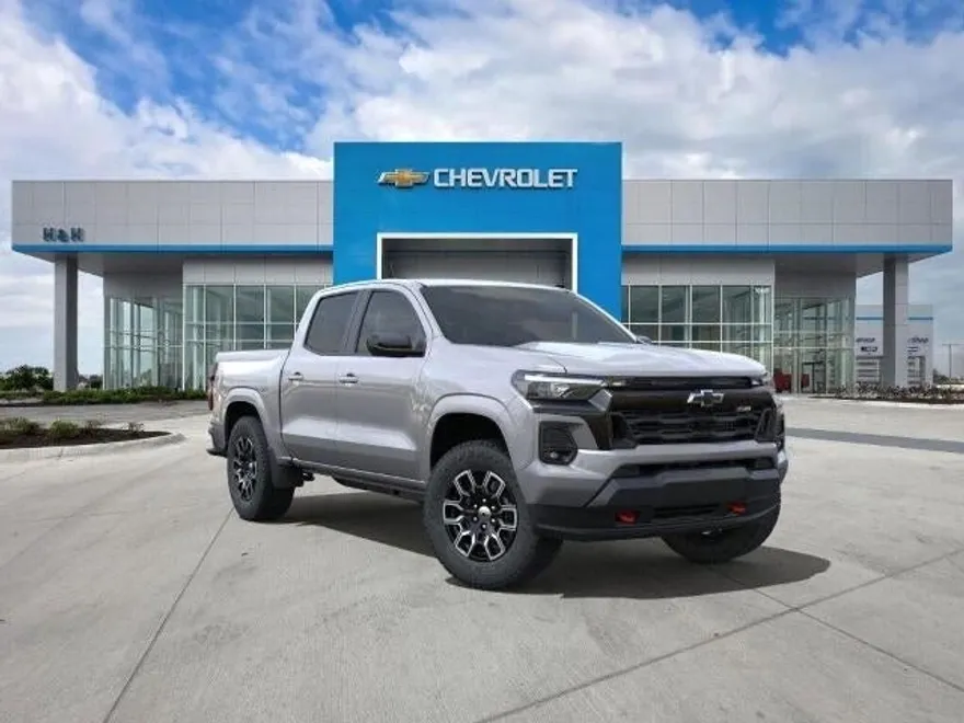 2025 Chevrolet Colorado Z71 photo 1