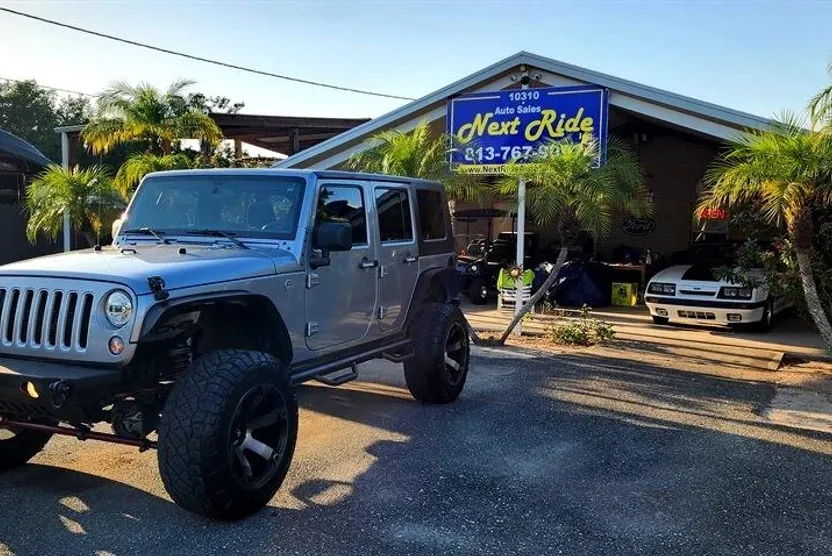 2016 Jeep Wrangler Unlimited Sahara photo 1