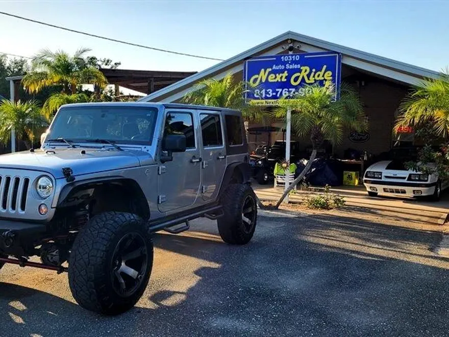 2016 Jeep Wrangler Unlimited Sahara photo 1
